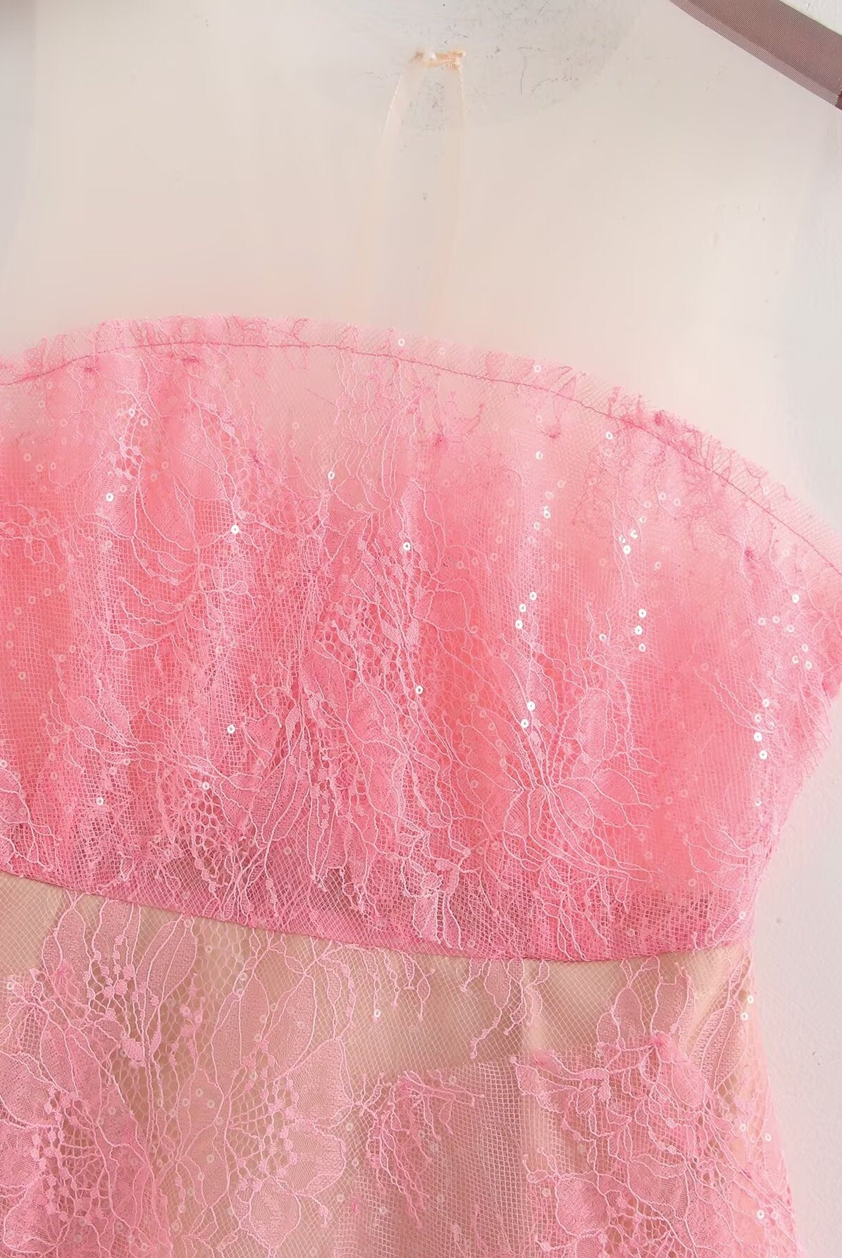 Elegant floral lace patchwork tulle dress in pink lace strapless design for stylish fashion