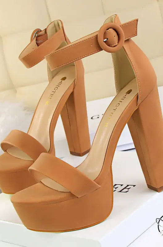 Tan platform high heels in Langry fashion chunky slimming style