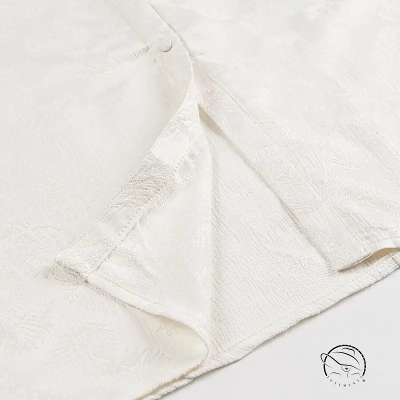 White lace blouse with V-neck jacquard embroidery in langry fashion ملابس