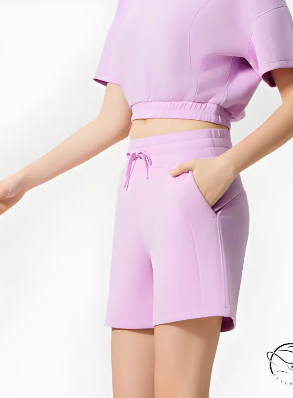 Lilac casual loose yoga shorts with elastic waist and pockets