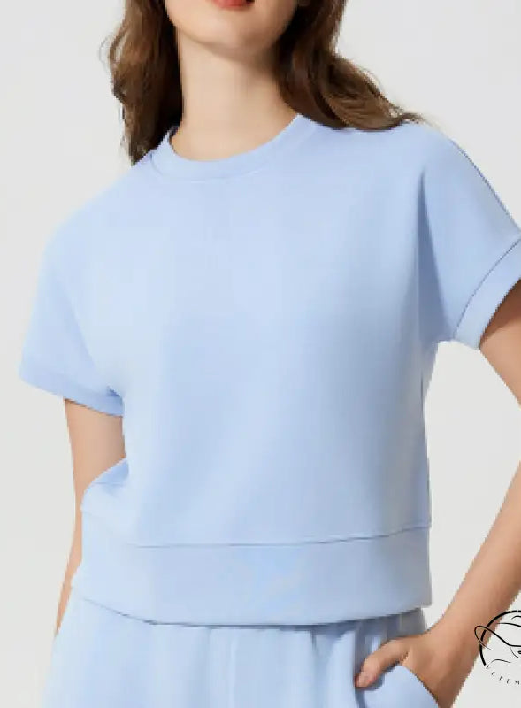 Light blue cropped sweatshirt in loose fitness yoga T-shirt style