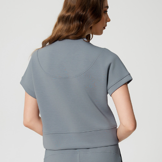 Gray short-sleeved athletic top for fitness and yoga, ideal for modern ملابس fashion