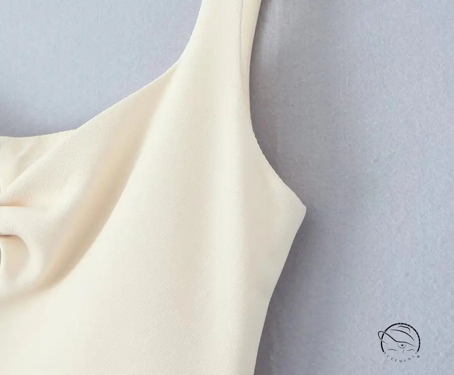 Stunning retro backless cream-colored sleeveless langry fashion dress with curved neckline
