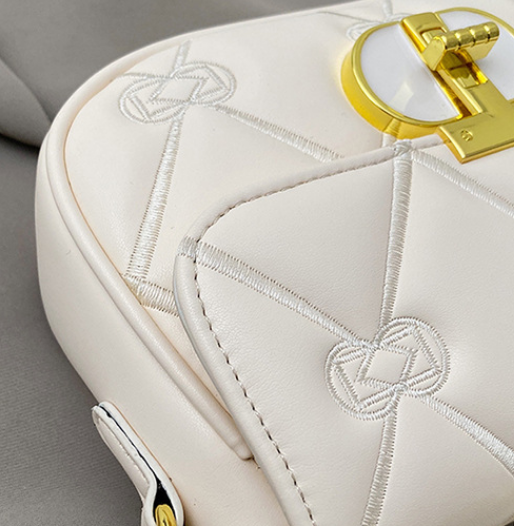 Classic Rhombus Embroidered Line Shoulder Bag
