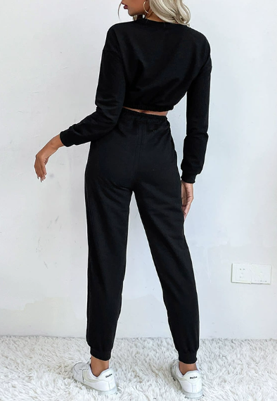 Casual black langry fashion two-piece sweater set with cropped top and joggers