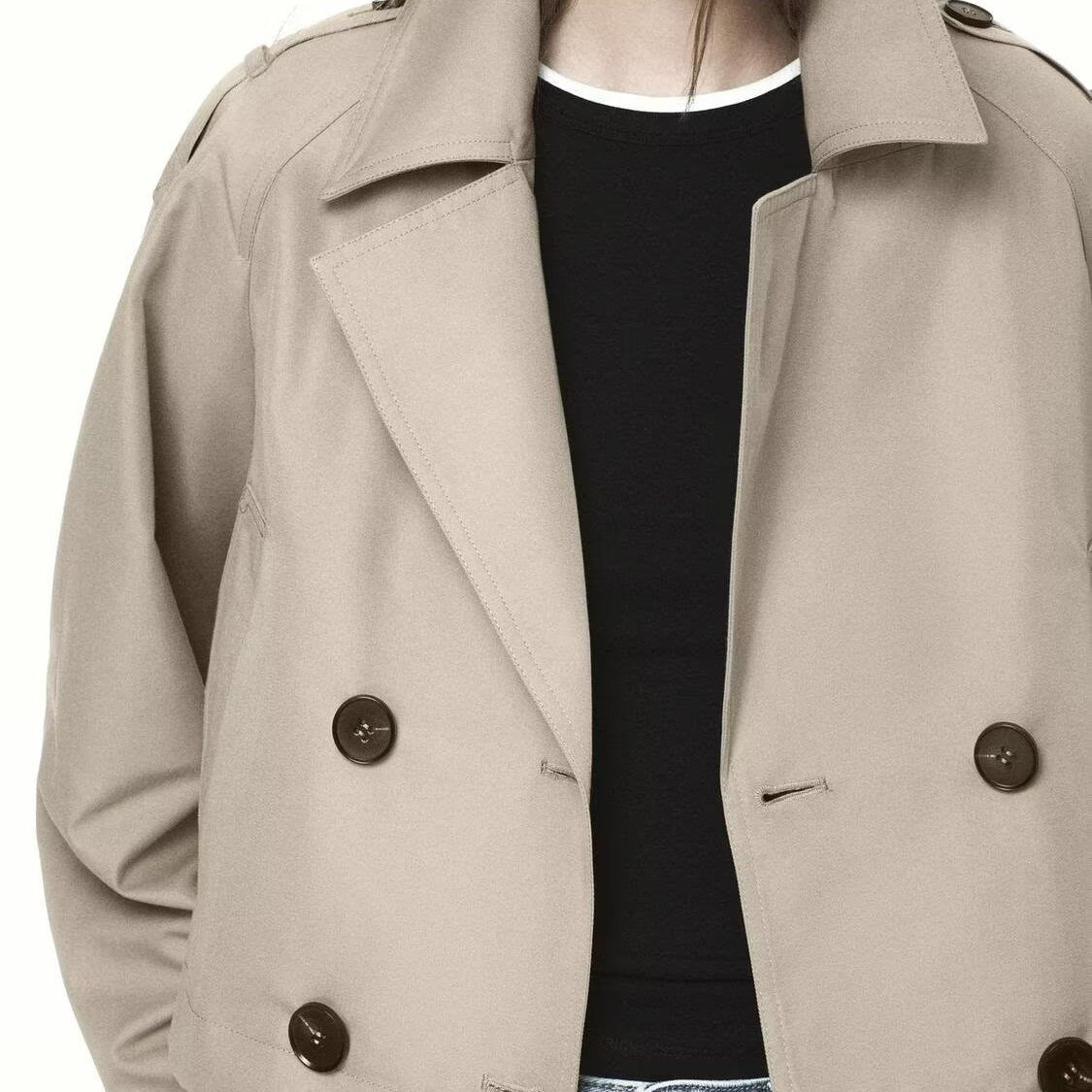 Casual double breasted short trench coat in beige with epaulettes