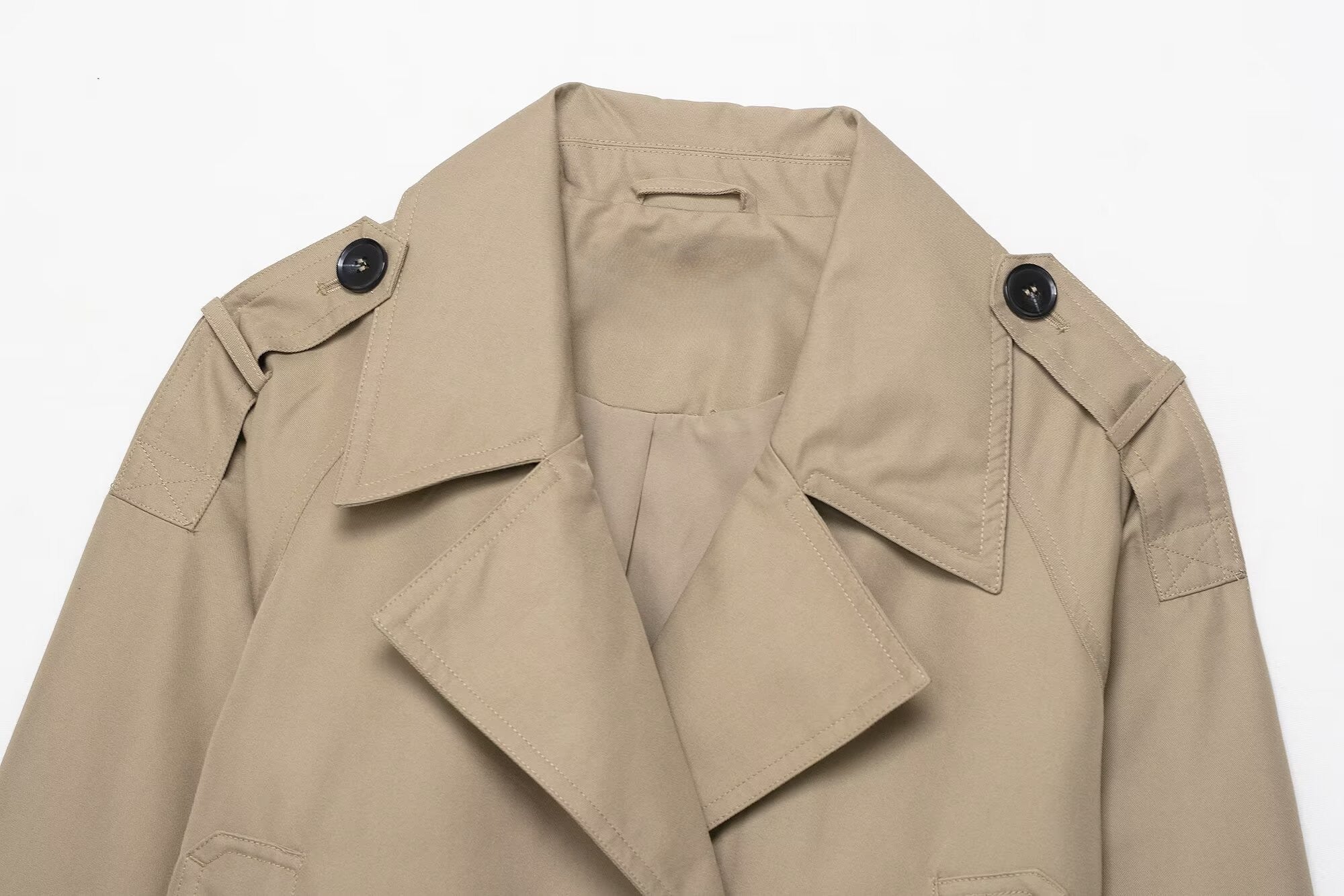 Casual double breasted short trench coat in beige with black buttons