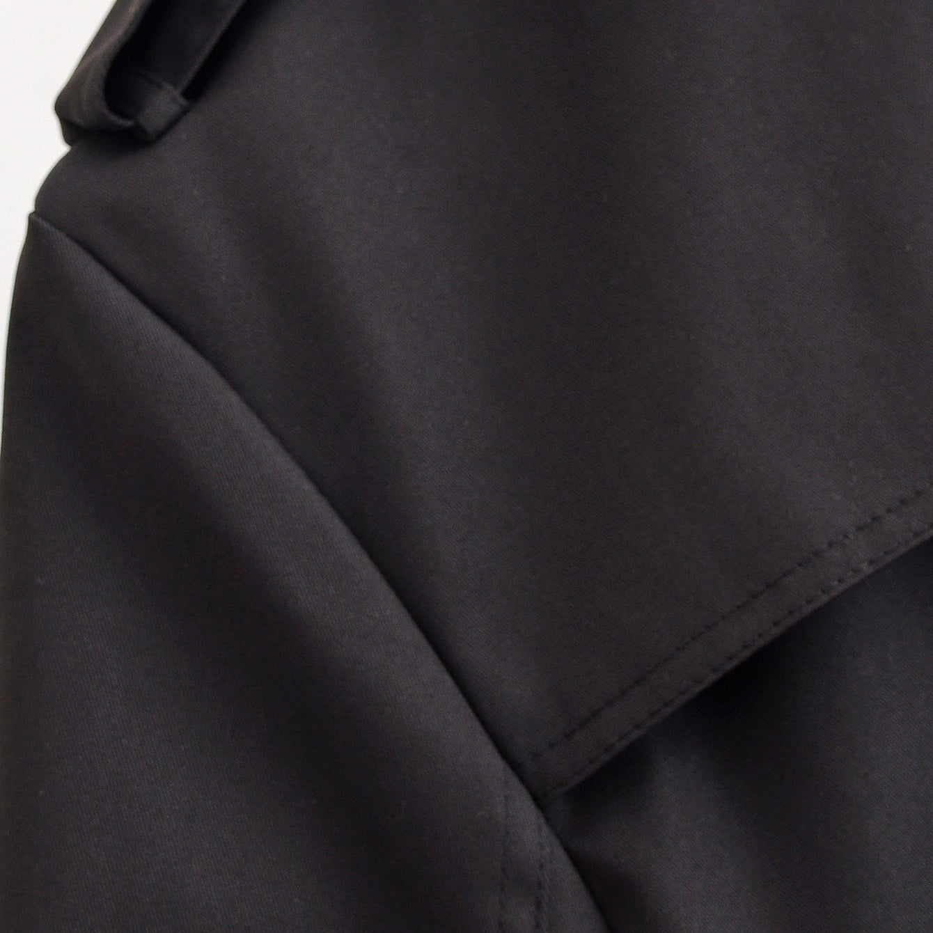 Stylish Langry fashion black leather jacket with fur collar and button closure