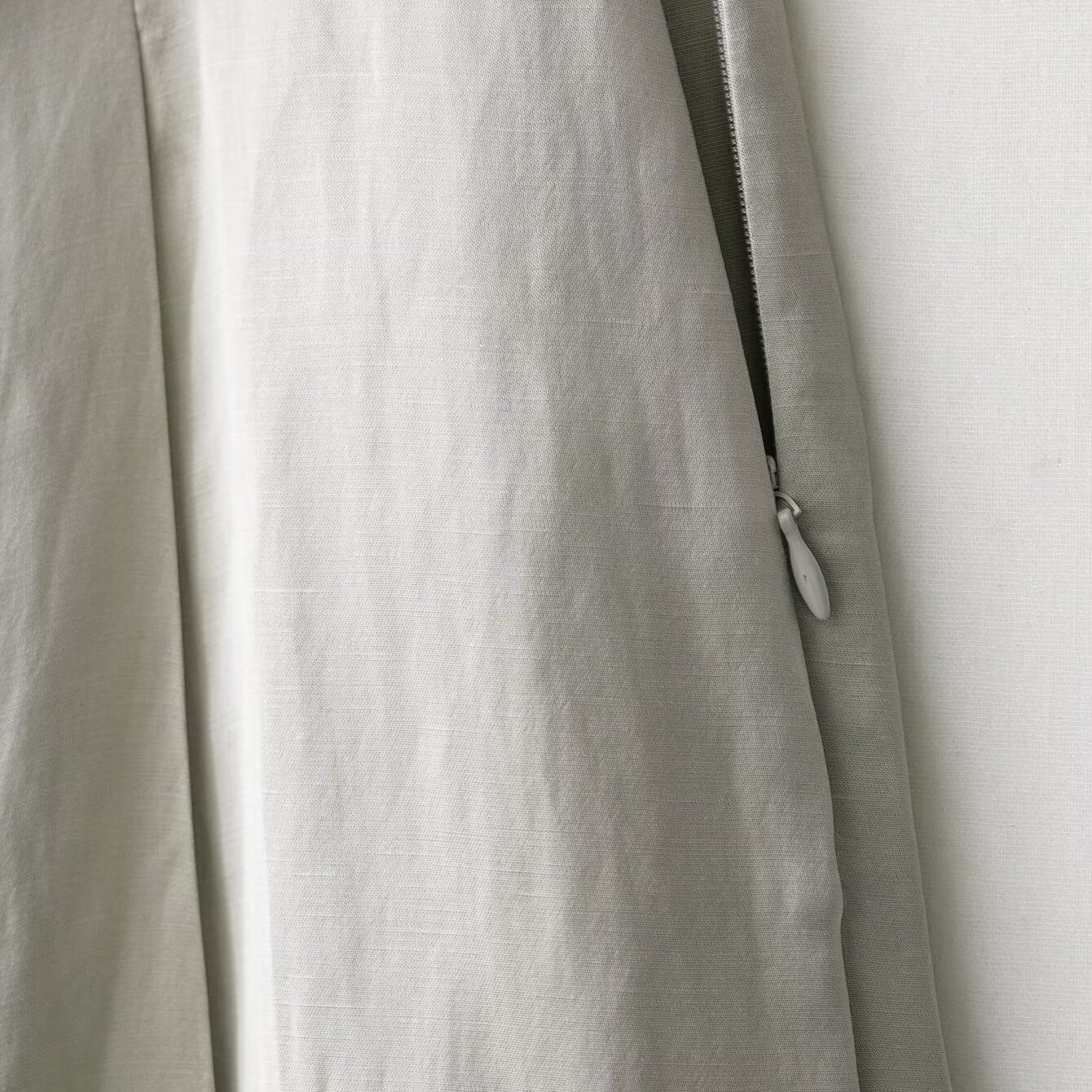 White zippered Langry fashion blazer in elegant satin pants set