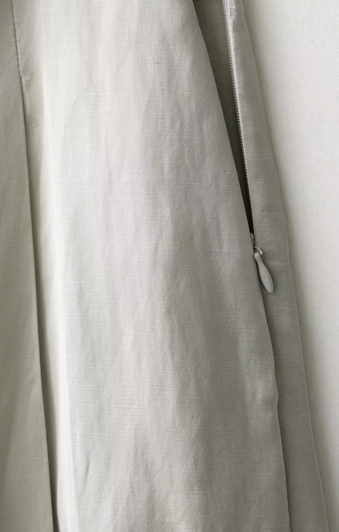 White zippered Langry fashion blazer in elegant satin pants set