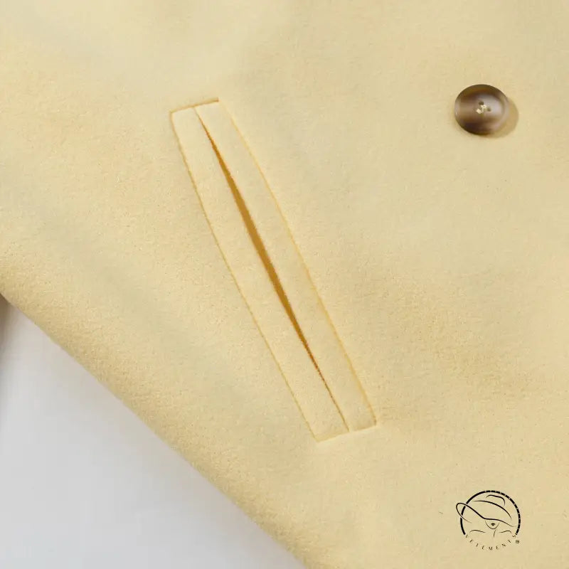 Cream-colored pleated pocket with button on langry fashion woolen coat