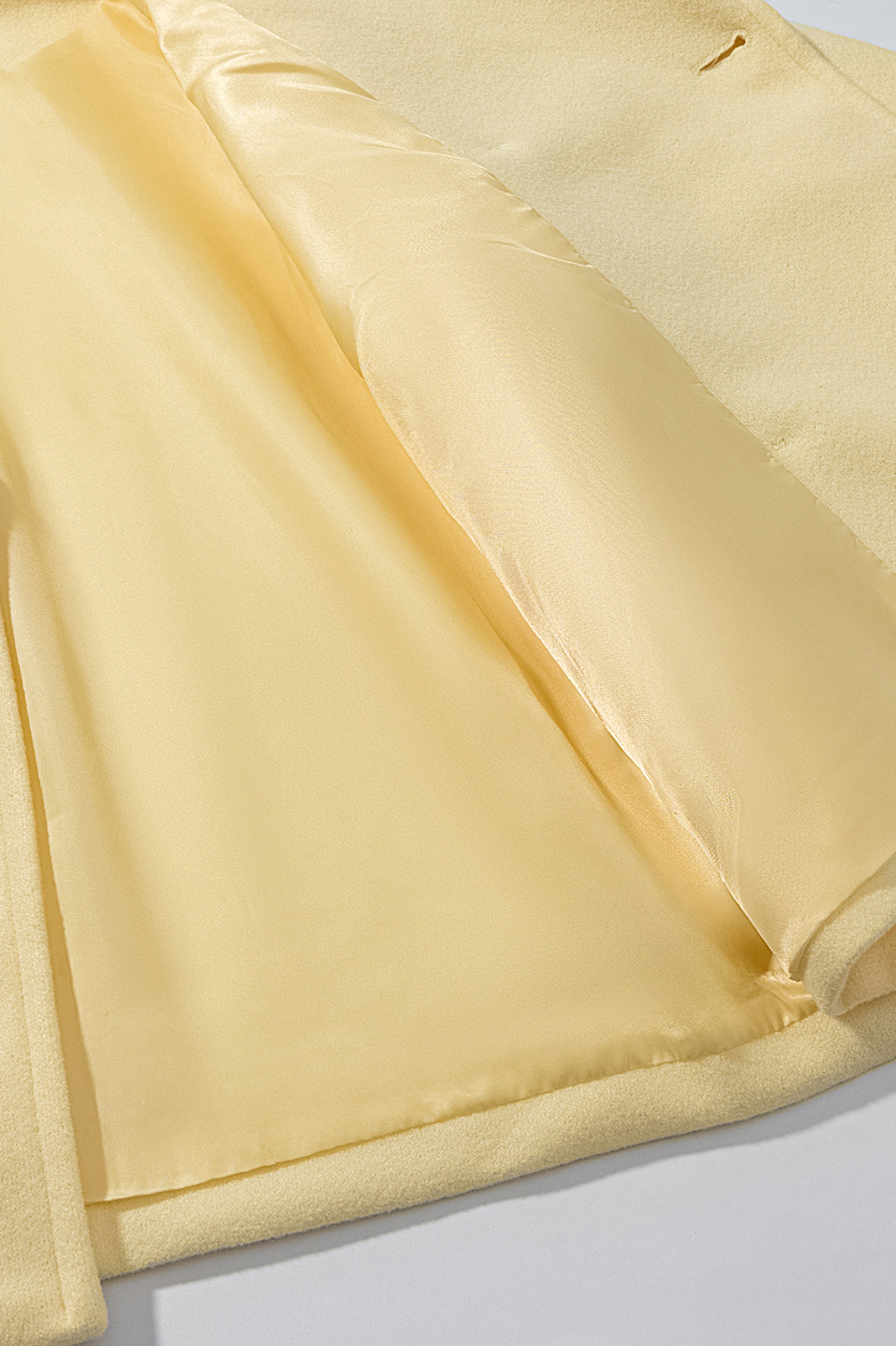 Yellow satin blazer in Langry fashion, single-breasted with pocket detail