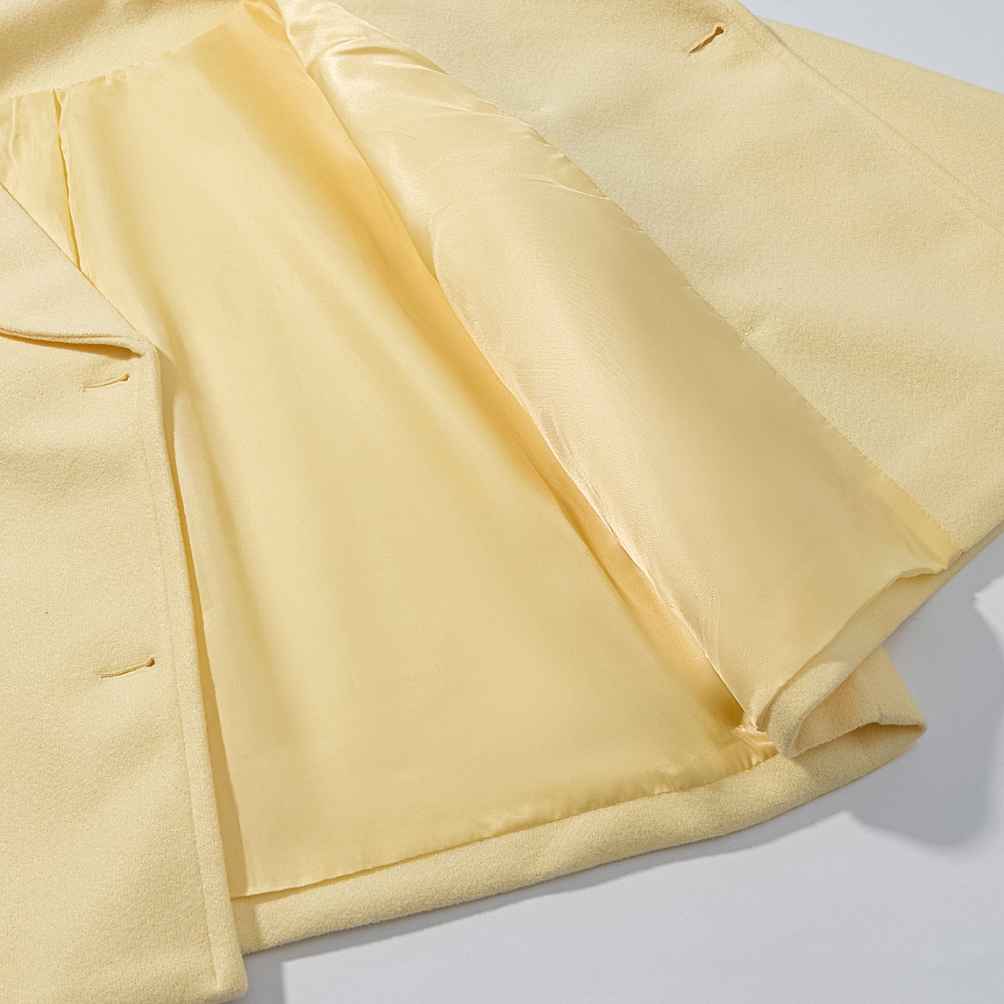 Yellow satin blazer in Langry fashion, single-breasted with pocket detail