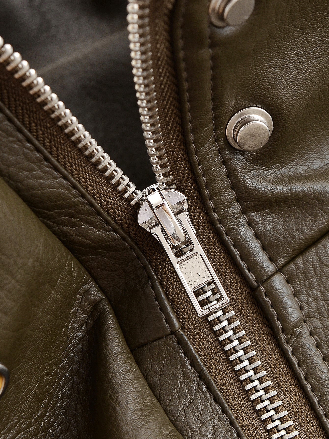 Casual polo collar faux leather short jacket in brown with silver zipper