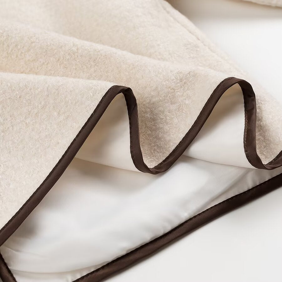 Cozy langry fashion ملابس cream plush blanket with brown trim