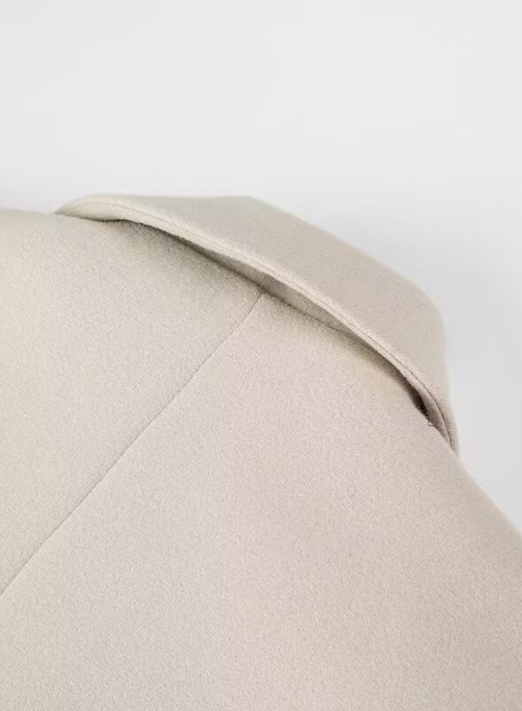 Elegant beige leather belt with silver buckle for Langry fashion trench coat