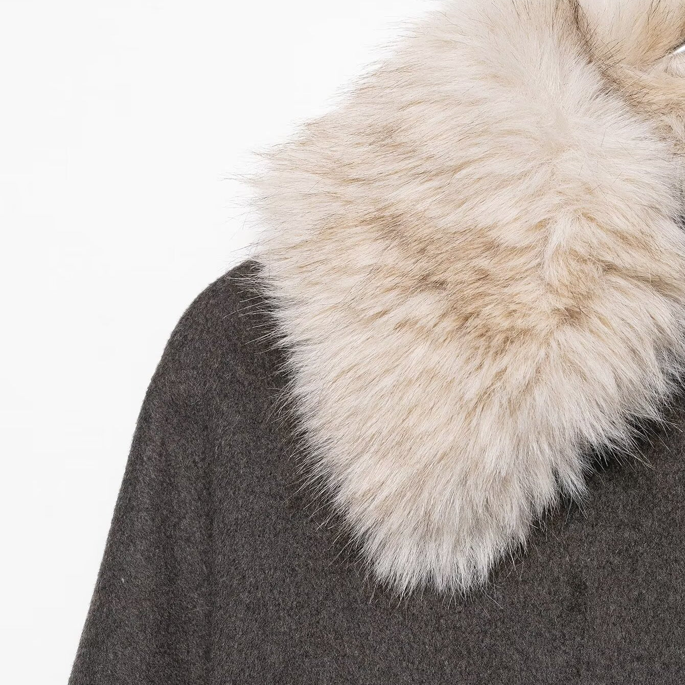 Luxurious langry fashion fur-trimmed charcoal gray coat with fox collar