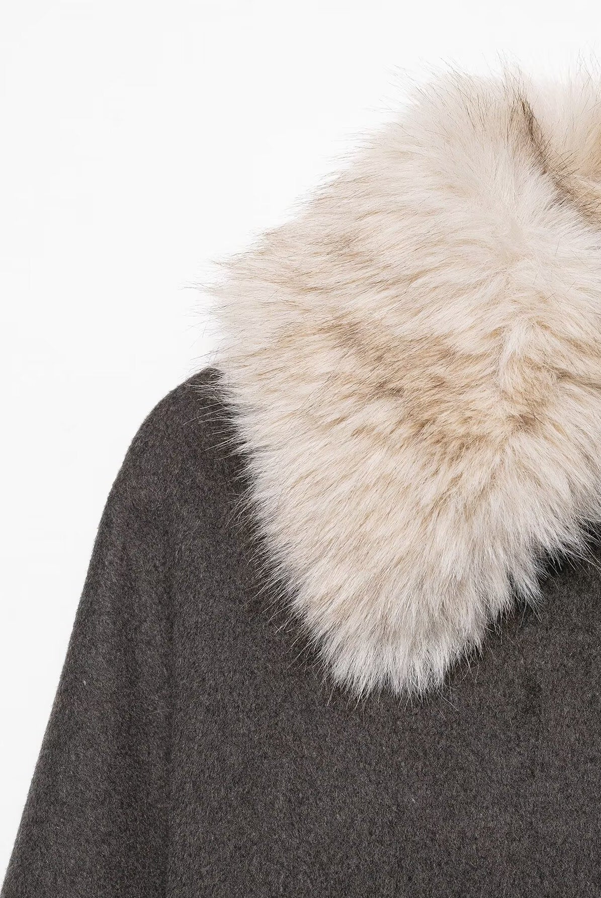 Luxurious langry fashion fur-trimmed charcoal gray coat with fox collar