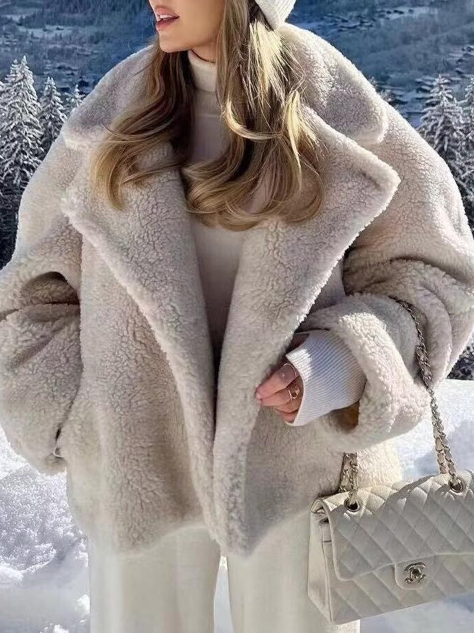 Elegant langry polo collar furry coat in beige quilted design with silver hardware