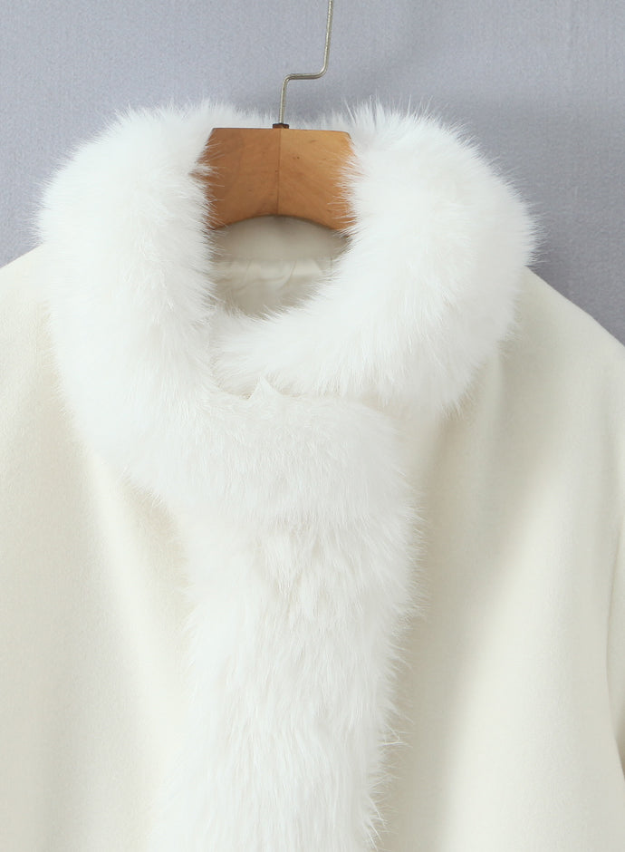 Elegant langry fashion cream fur-trimmed woolen jacket with soft texture