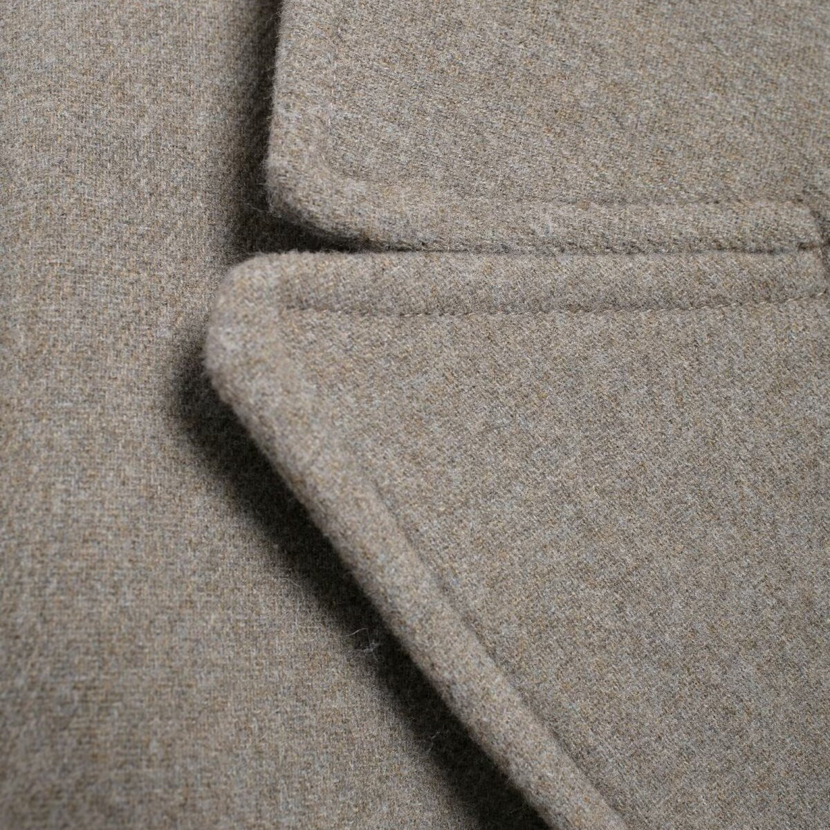 Langry fashion beige wool coat with classic collar and lapel