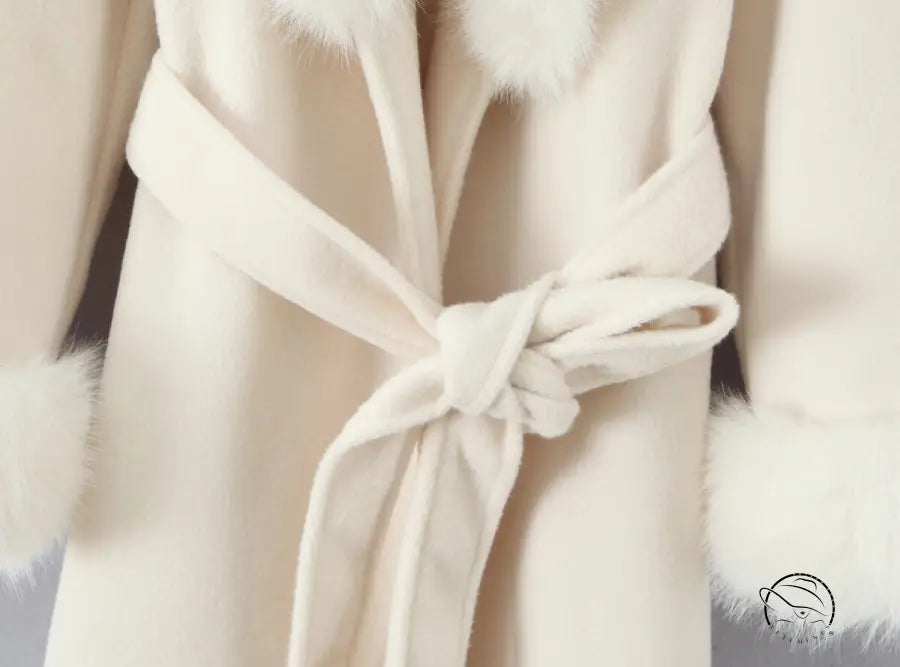 Elegant langry fashion cream fur-trimmed wool coat with bow tie belt