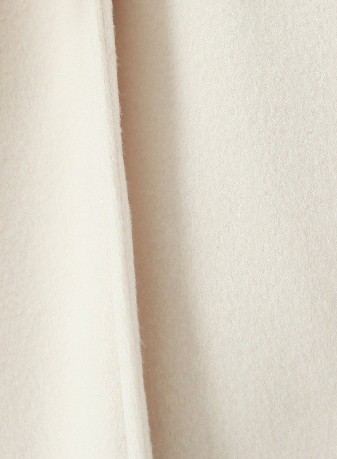 Elegant langry fashion white woolen coat with cream-colored cotton fabric