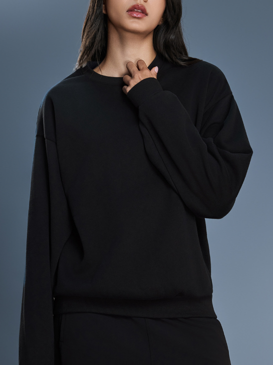 Black long sleeve velvet hoodie pullover in casual fashion