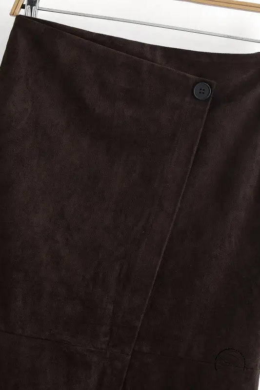 Brown suede langry fashion skirt with front slit and button waistband