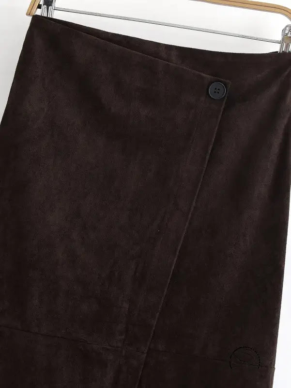 Brown suede langry fashion skirt with front slit and button waistband