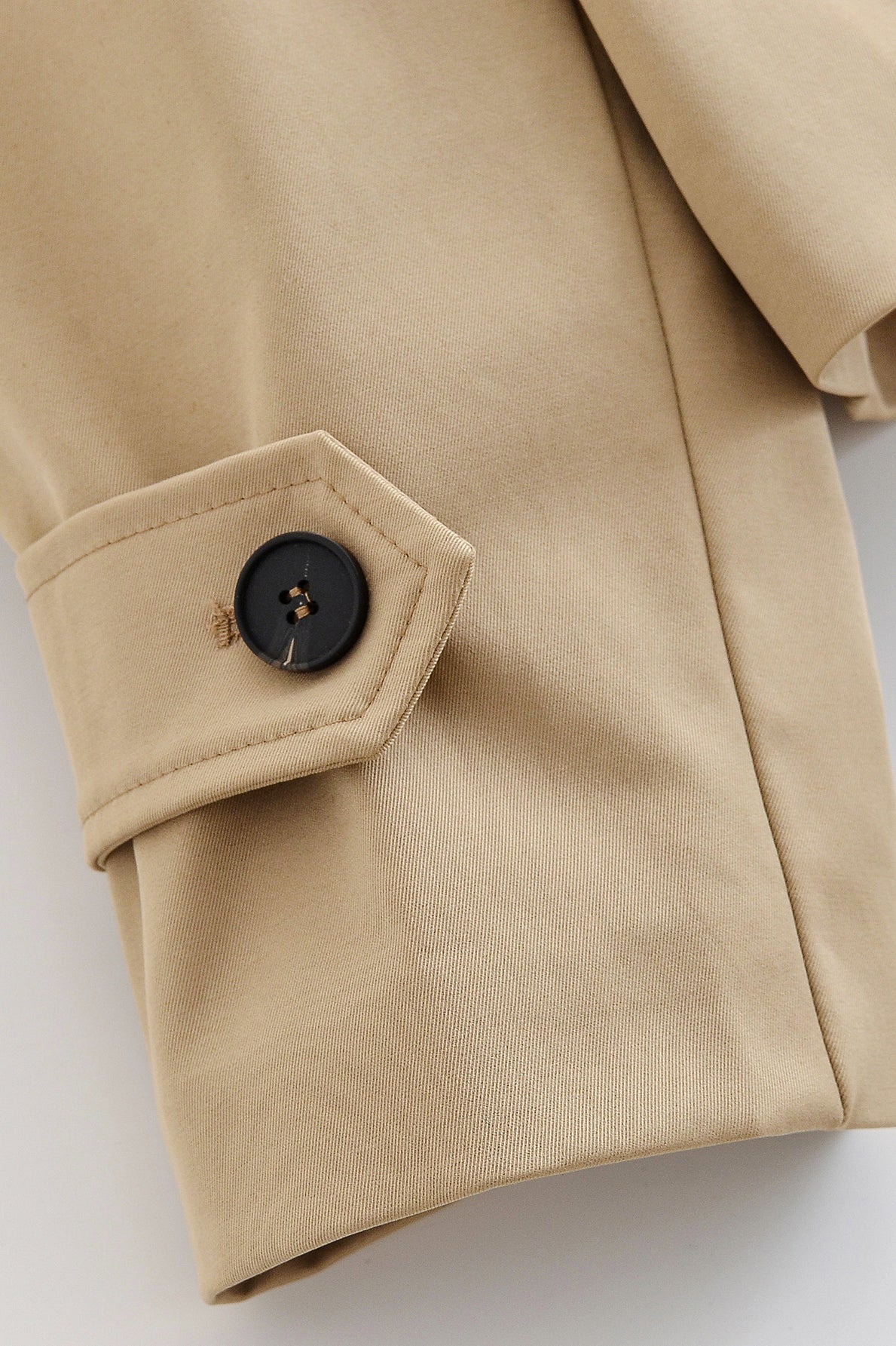 Enchanting Capable Short Khaki Trench Coat in beige with black buttons, classic Langry fashion ملابس