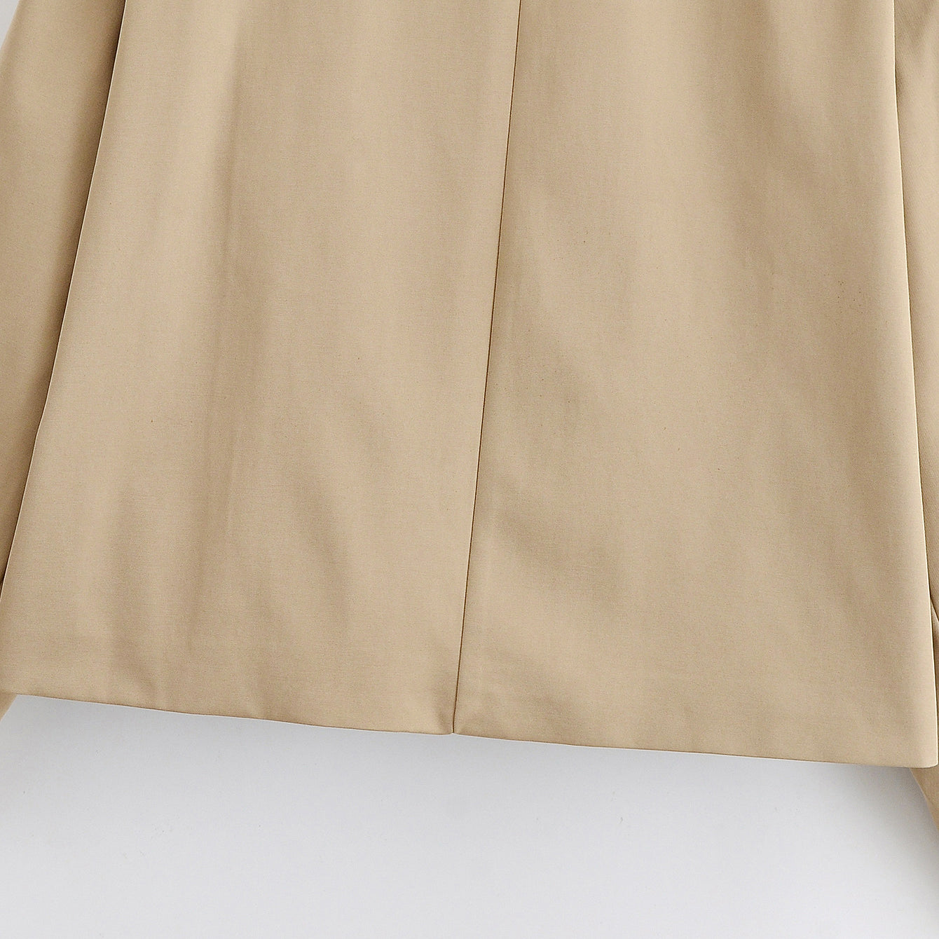 Enchanting Capable Short Khaki Trench Coat in beige with double-breasted closure and structured shoulders, Langry fashion ملابس