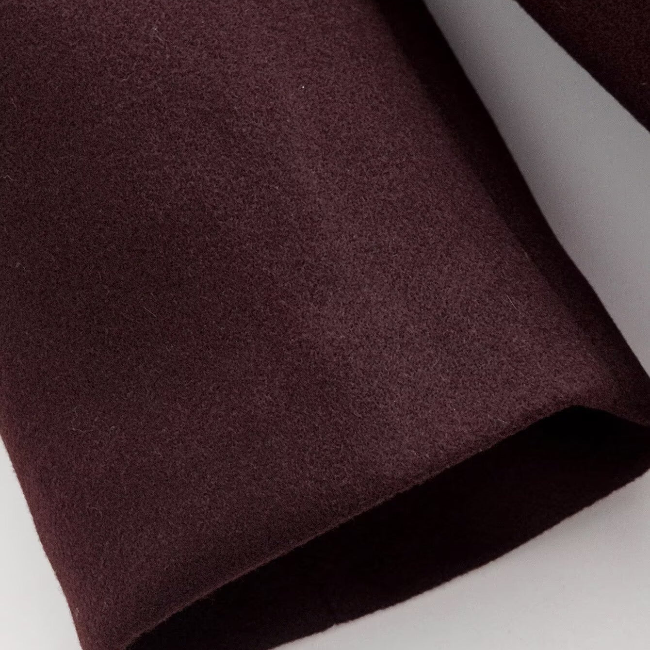 Brown felt fabric roll for Langry urban retro woolen overcoat in fashion ملابس