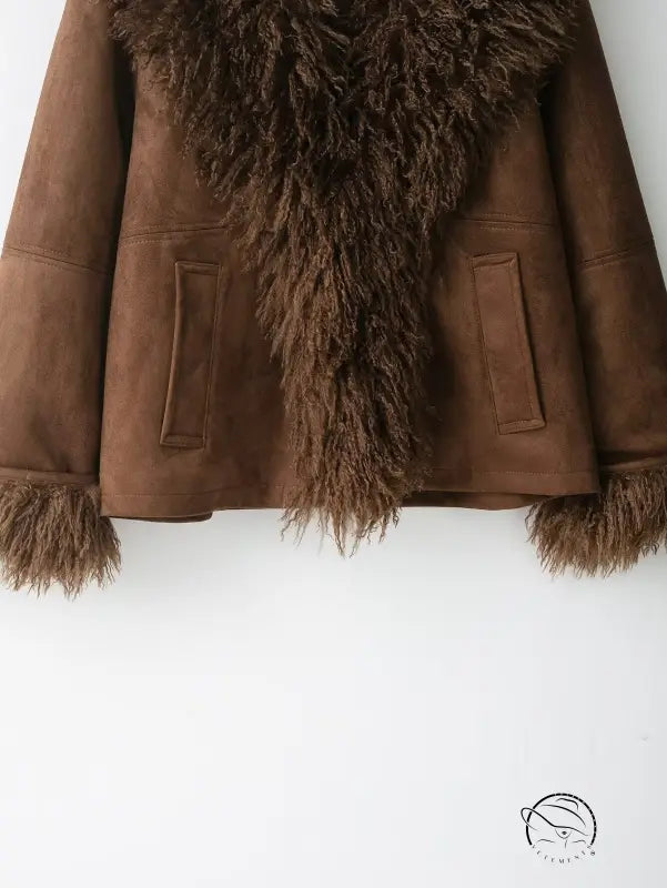 Elegant autumn fur effect coat in faux shearling with pockets