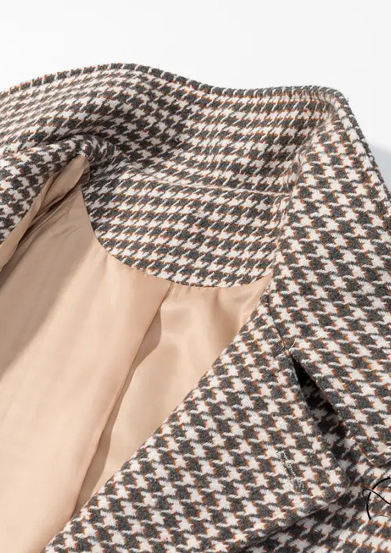 Winter retro plaid houndstooth blazer with beige lining and black buttons