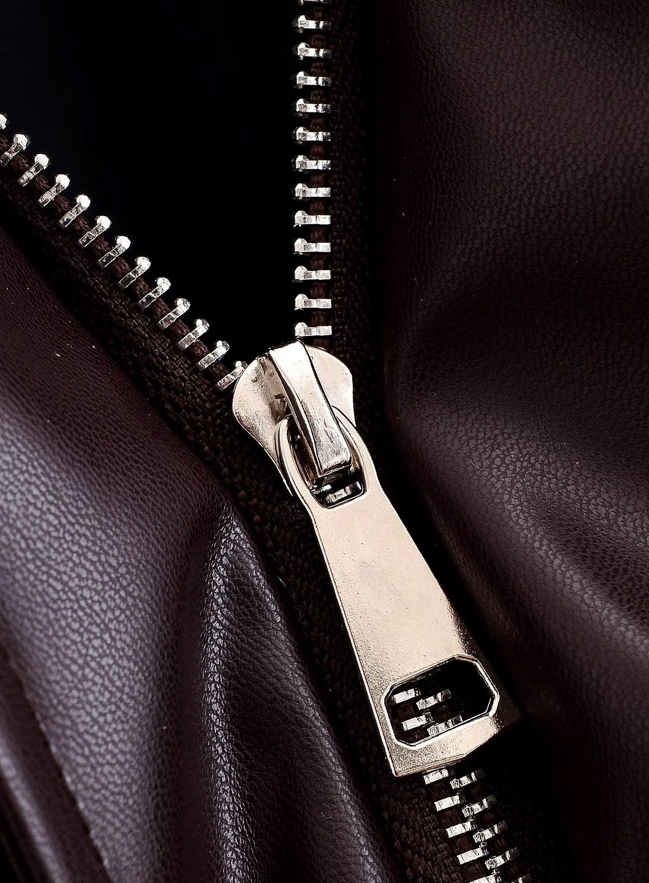 Silver zipper on trendy brown leather langry fashion jacket