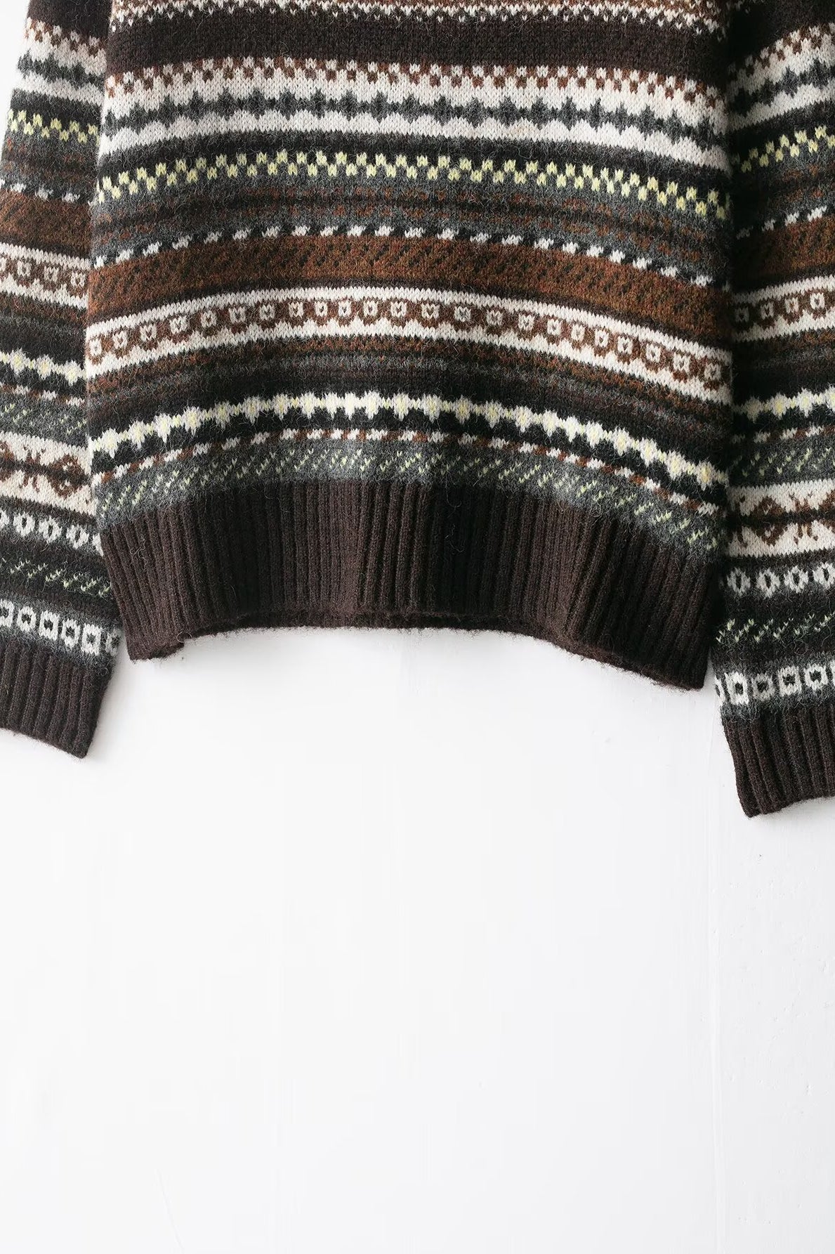 Cute Design Jacquard Sweater in Brown and White Stripes