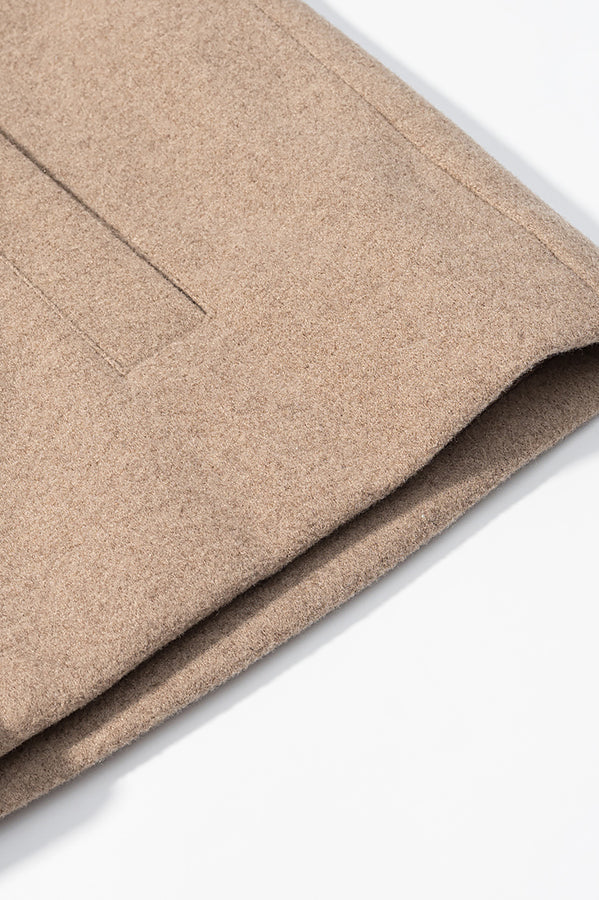 Elegant langry beige woolen skirt with pockets, textured surface for autumn fashion