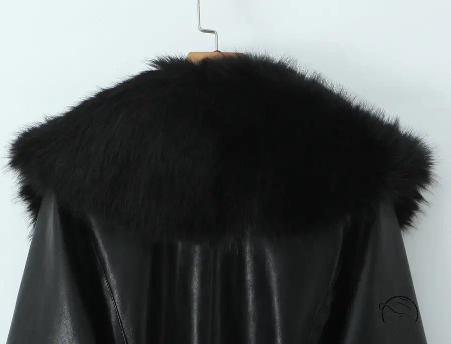 Luxurious langry black leather fur-trimmed winter fashion coat