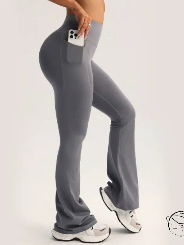 Gray wide-leg high-waisted yoga pants in langry fashion with phone pocket