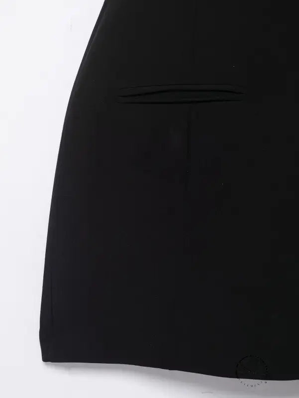 Enchanting short pleated pocket dress with black tailored skirt and minimalist stitching