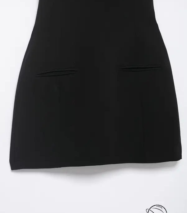 Enchanting short pleated pocket dress with black mini skirt and front flap pockets