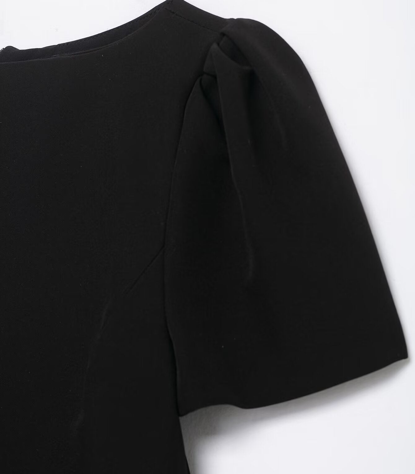 Enchanting Langry black fashion dress with puffed short sleeves and pleated pockets