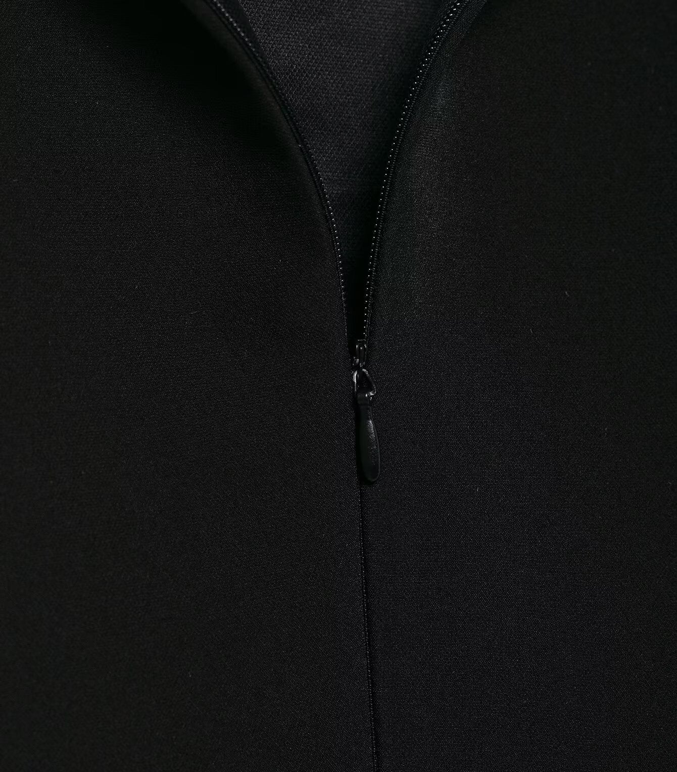 Black zipper with matte pull tab on Langry Enchanting Short Pleated Pocket Dress