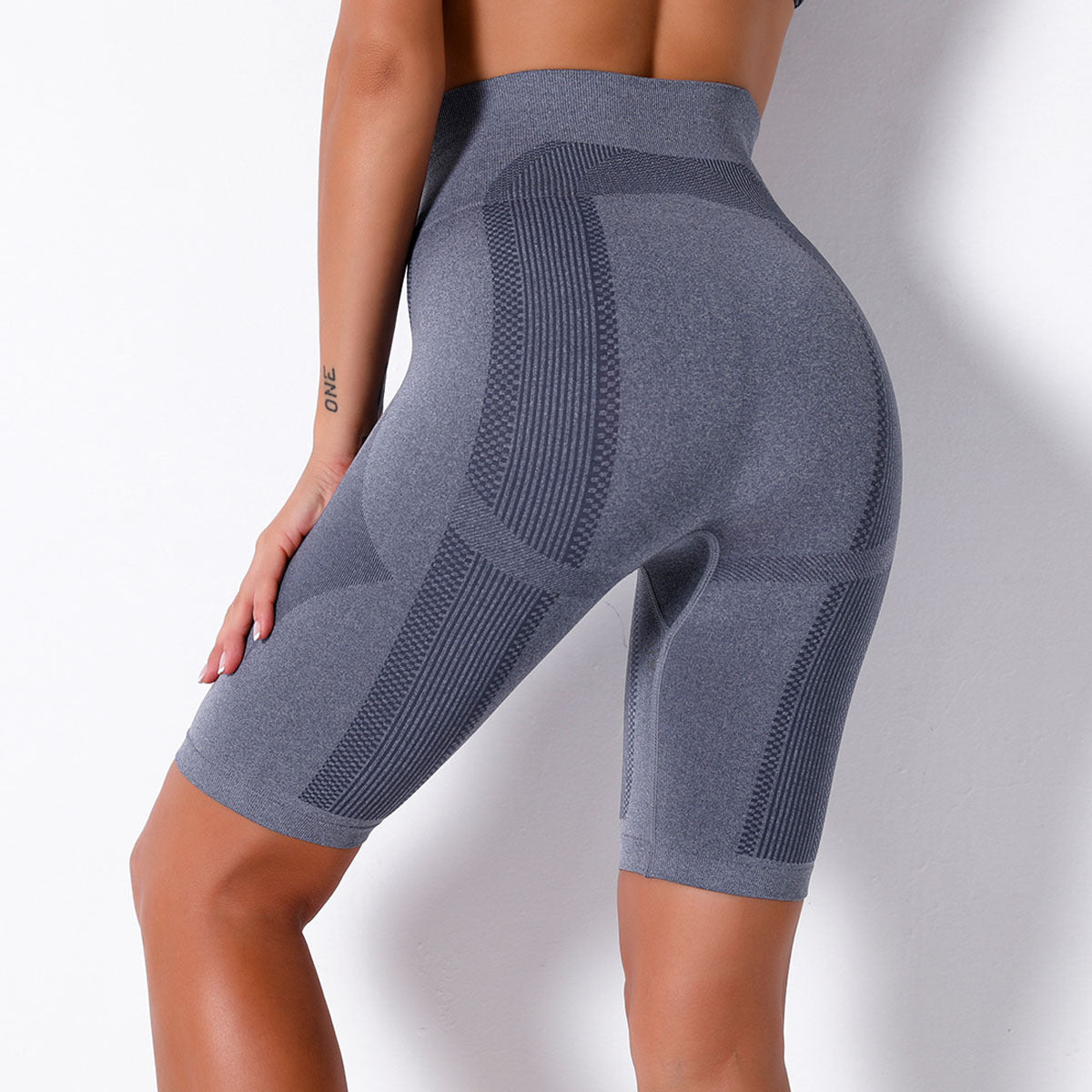 Gray seamless athletic shorts from Langry, perfect for yoga and active fashion ملابس