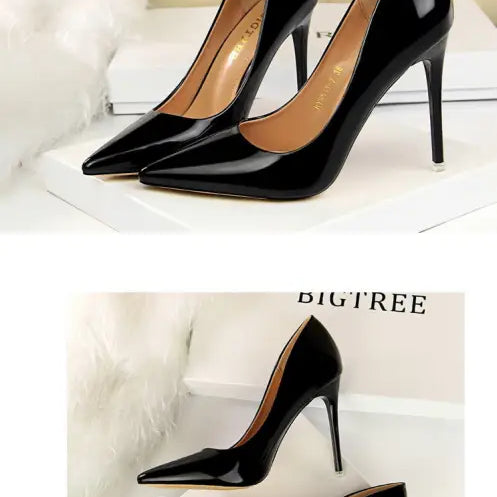 Shiny black stiletto heels in fashionable langry metal high heels