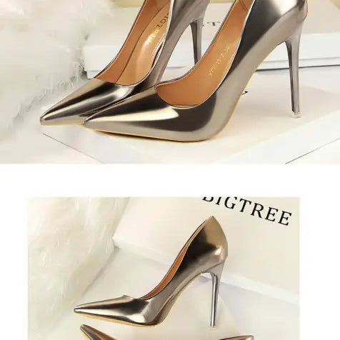 Fashionable metallic pointed-toe stiletto heels in langry style