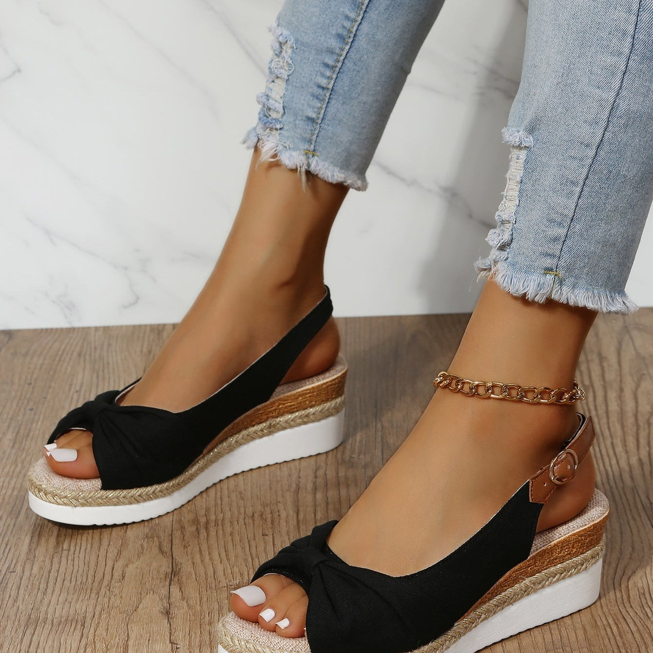 CHIC AND COMFY WOMEN'S SANDALS-VETEMENTS
