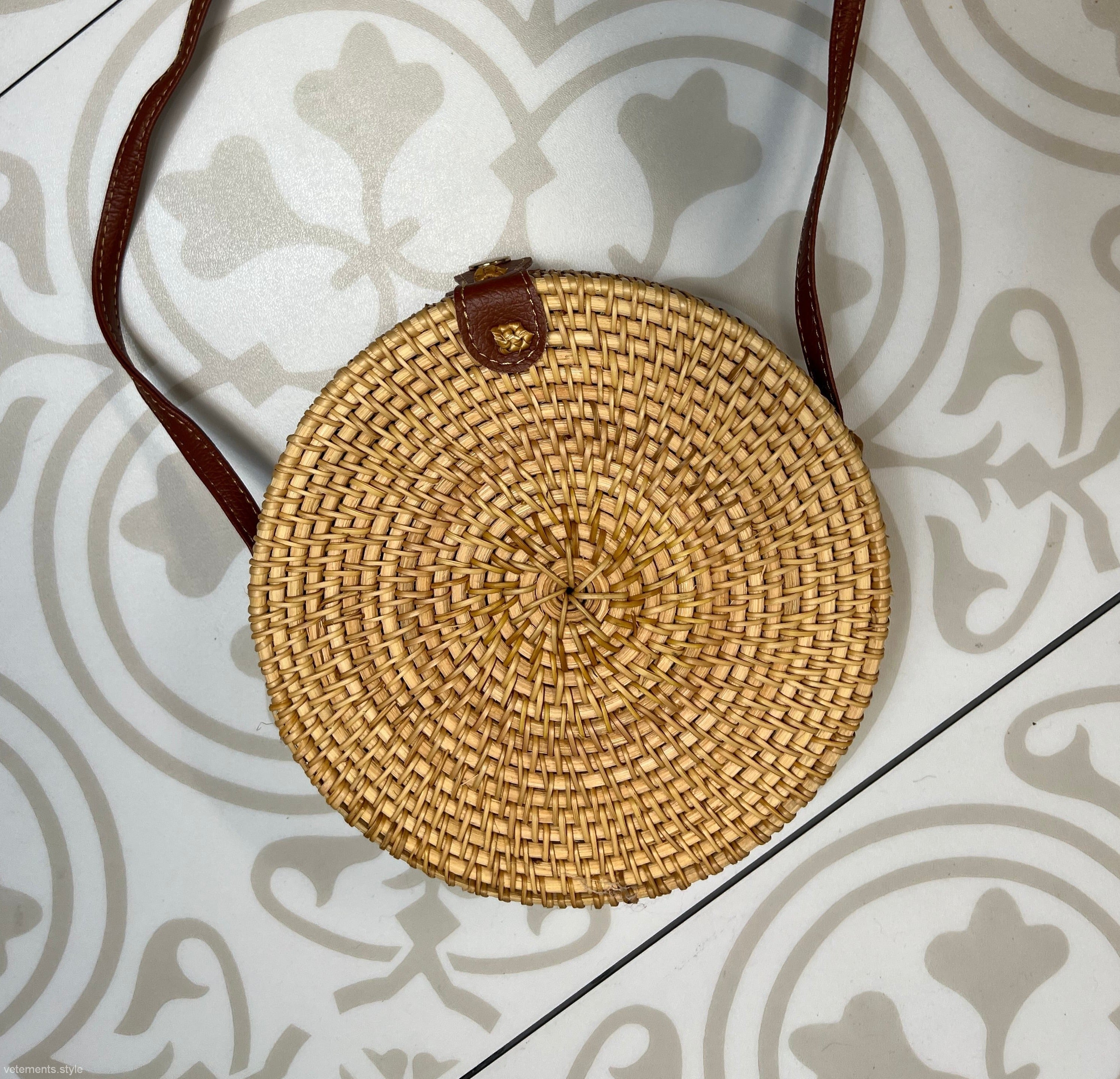 STYLISH AND SUSTAINABLE HANDBAG-VETEMENTS