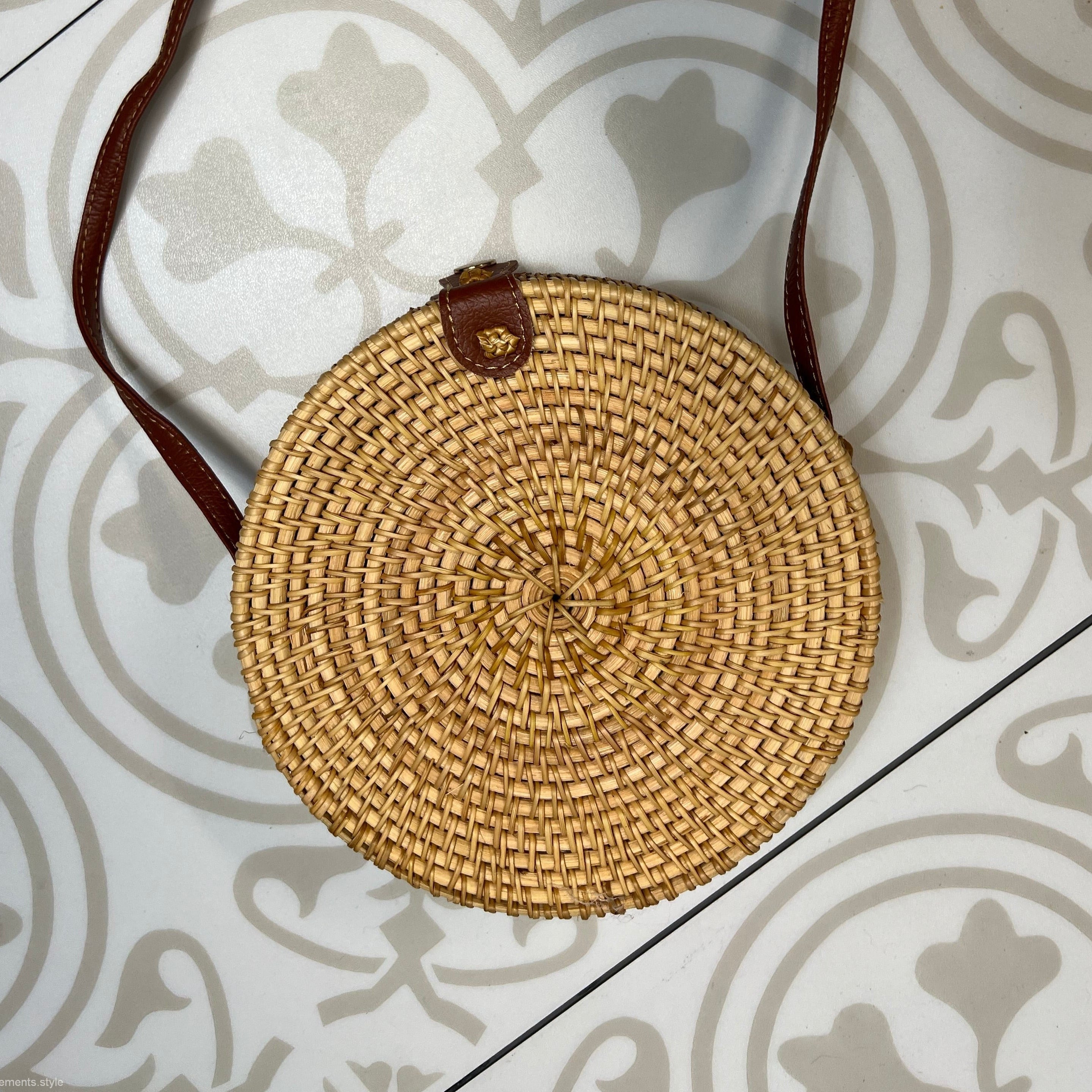 STYLISH AND SUSTAINABLE HANDBAG-VETEMENTS